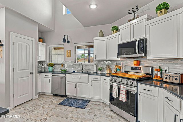 620 David Ortiz Street, Socorro, TX 79927