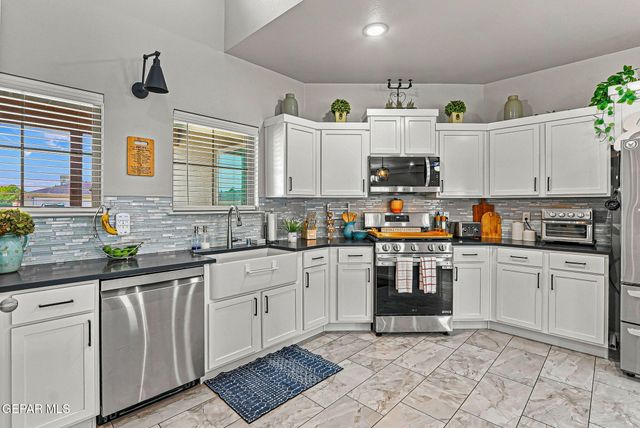 620 David Ortiz Street, Socorro, TX 79927