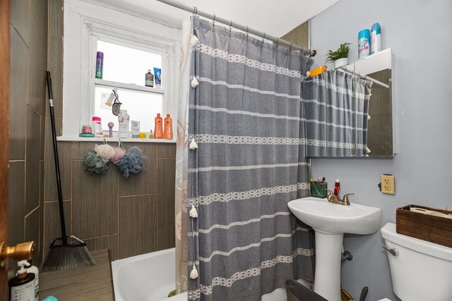 2514 Walnut Street, Blue Island, IL 60406