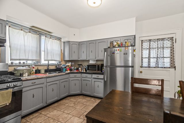 2514 Walnut Street, Blue Island, IL 60406