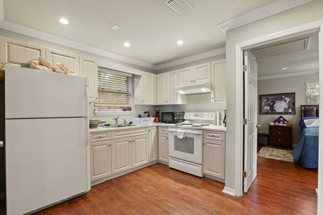 200 CROOKED OAK COURT, Longwood, FL 32779