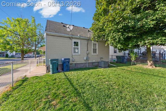 893 Ford Boulevard, Lincoln Park, MI 48146