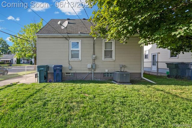 893 Ford Boulevard, Lincoln Park, MI 48146