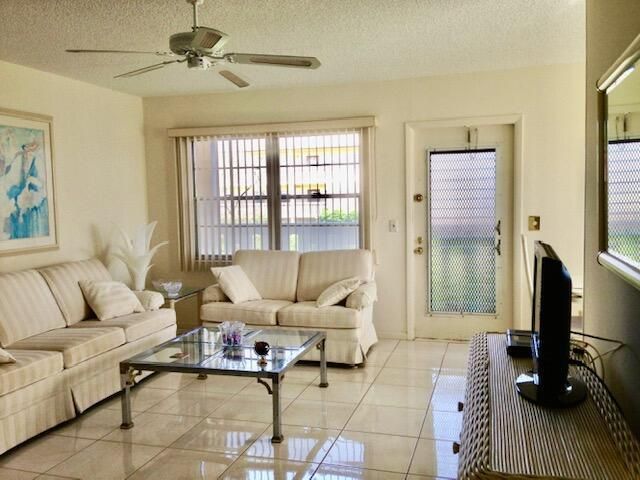 571 Fanshaw N, Boca Raton, FL 33434