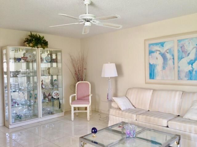 571 Fanshaw N, Boca Raton, FL 33434