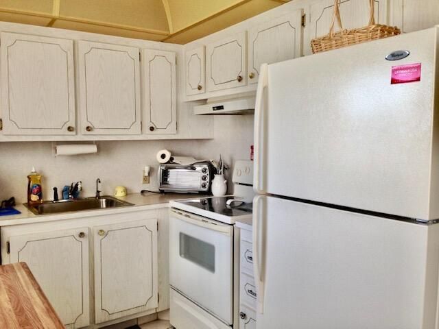 571 Fanshaw N, Boca Raton, FL 33434