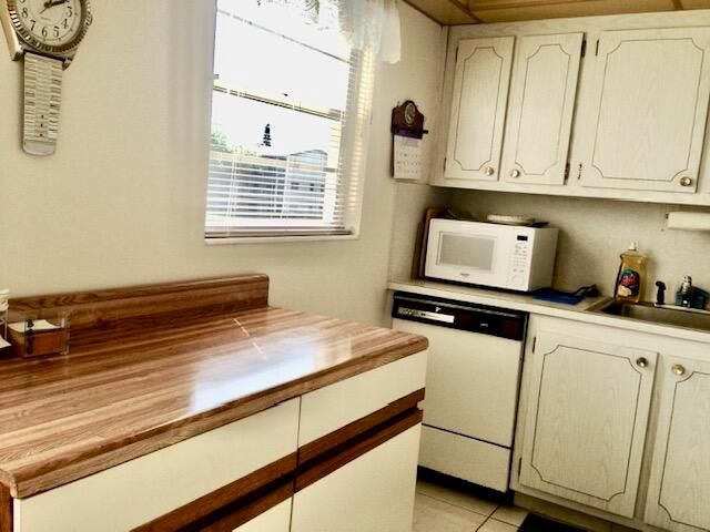 571 Fanshaw N, Boca Raton, FL 33434