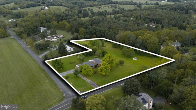 4 SHERWOOD DR, Carlisle, PA 17015