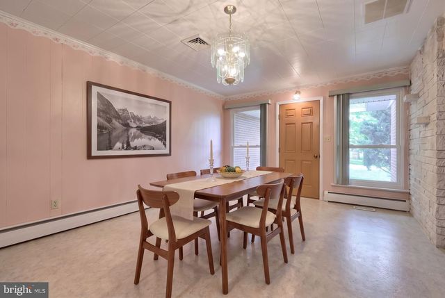 4 SHERWOOD DR, Carlisle, PA 17015