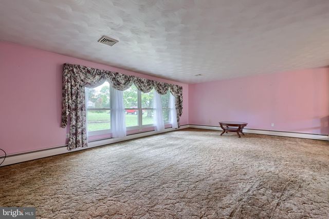 4 SHERWOOD DR, Carlisle, PA 17015