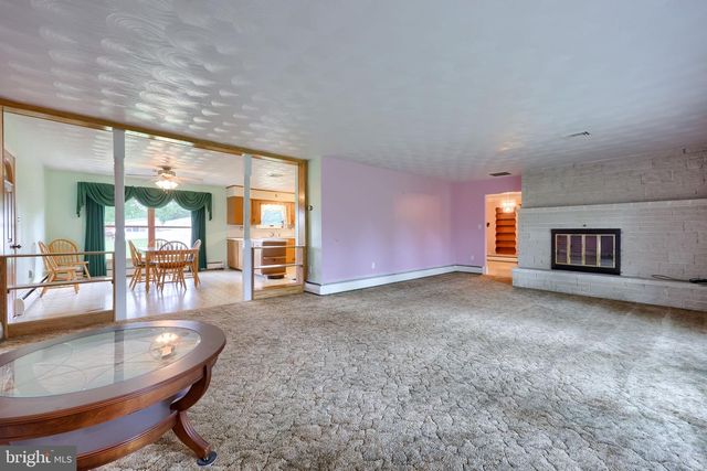 4 SHERWOOD DR, Carlisle, PA 17015