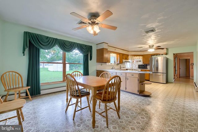 4 SHERWOOD DR, Carlisle, PA 17015
