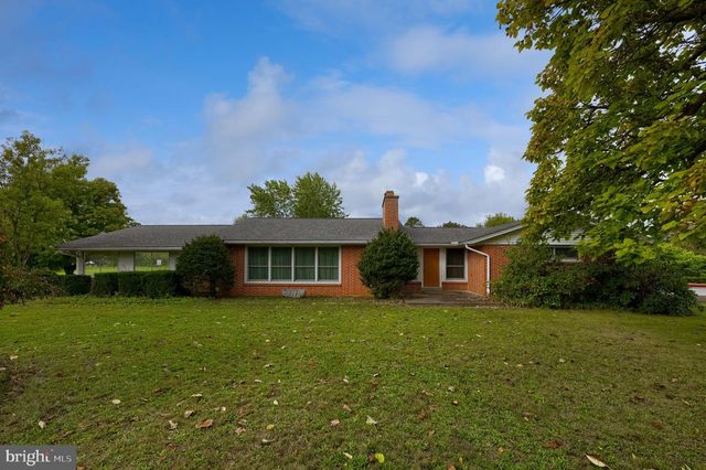 4 SHERWOOD DR, Carlisle, PA 17015