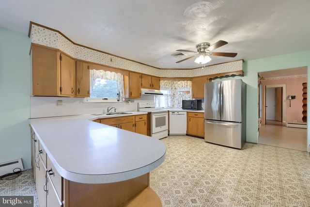 4 SHERWOOD DR, Carlisle, PA 17015
