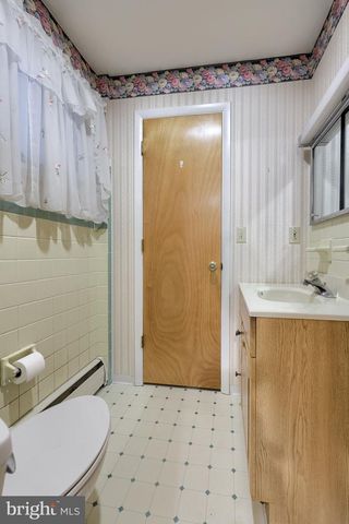 4 SHERWOOD DR, Carlisle, PA 17015
