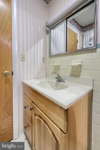 4 SHERWOOD DR, Carlisle, PA 17015