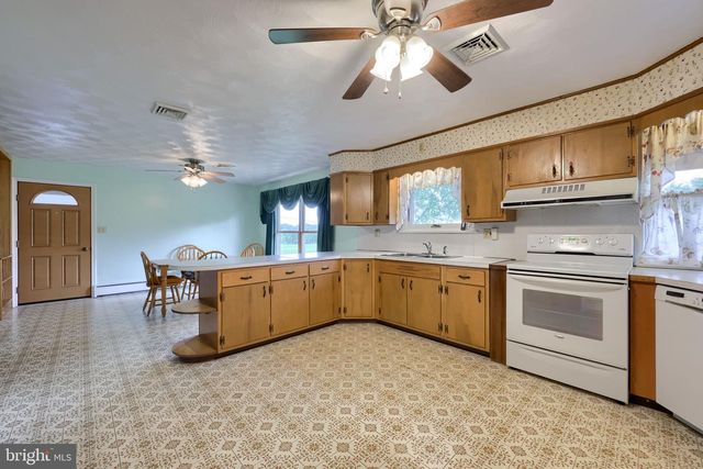 4 SHERWOOD DR, Carlisle, PA 17015