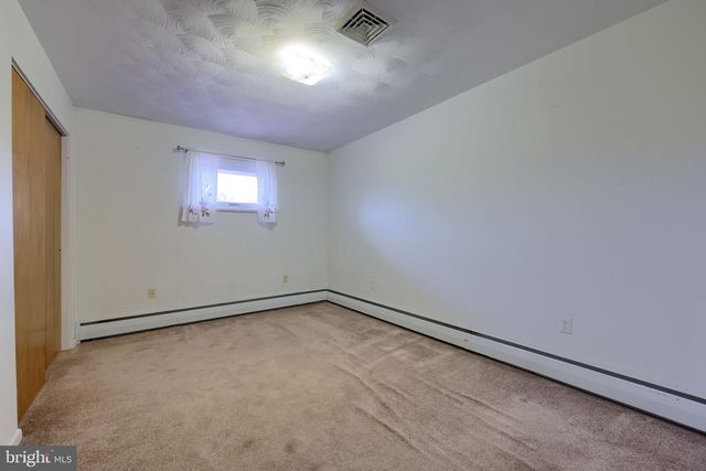 4 SHERWOOD DR, Carlisle, PA 17015