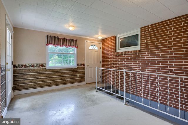 4 SHERWOOD DR, Carlisle, PA 17015