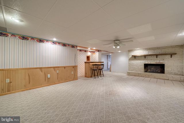 4 SHERWOOD DR, Carlisle, PA 17015