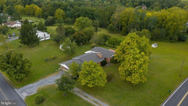 4 SHERWOOD DR, Carlisle, PA 17015
