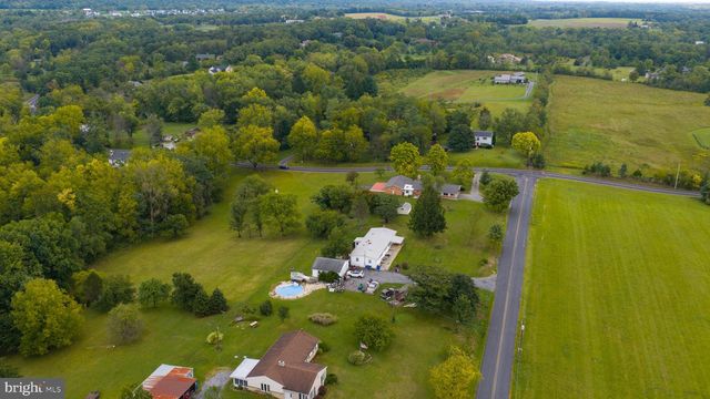 4 SHERWOOD DR, Carlisle, PA 17015