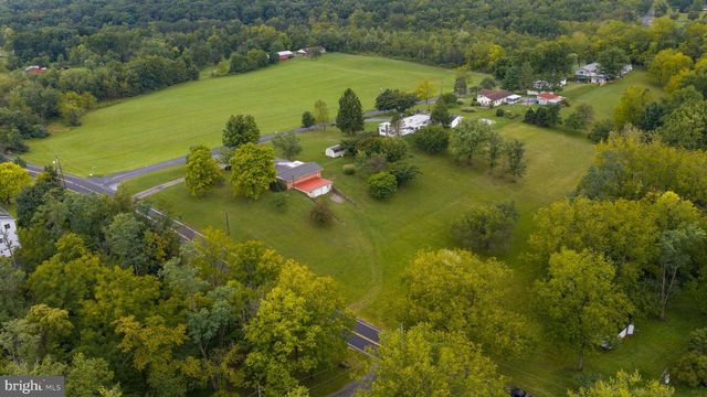 4 SHERWOOD DR, Carlisle, PA 17015