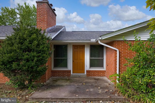 4 SHERWOOD DR, Carlisle, PA 17015