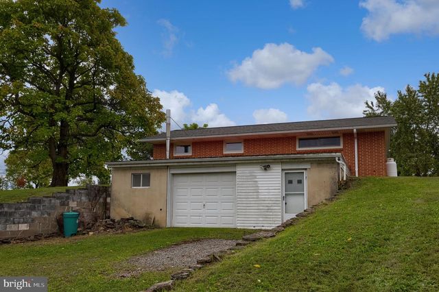 4 SHERWOOD DR, Carlisle, PA 17015