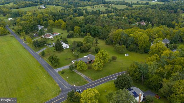 4 SHERWOOD DR, Carlisle, PA 17015