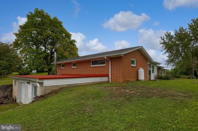4 SHERWOOD DR, Carlisle, PA 17015