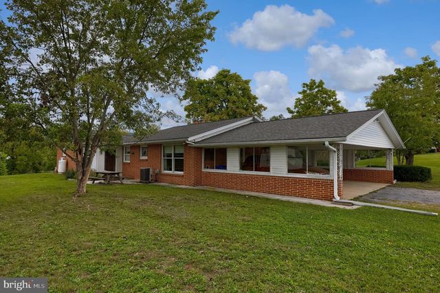 4 SHERWOOD DR, Carlisle, PA 17015