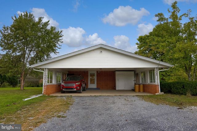 4 SHERWOOD DR, Carlisle, PA 17015