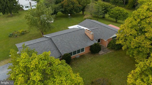 4 SHERWOOD DR, Carlisle, PA 17015