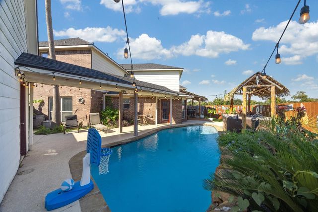 394 Hyland Lane, League City, TX 77573