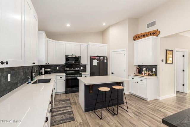 990 N Muleshoe Road, Apache Junction, AZ 85119