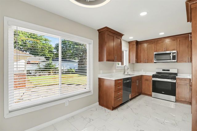 4813 Lutz Drive, Warren, MI 48092