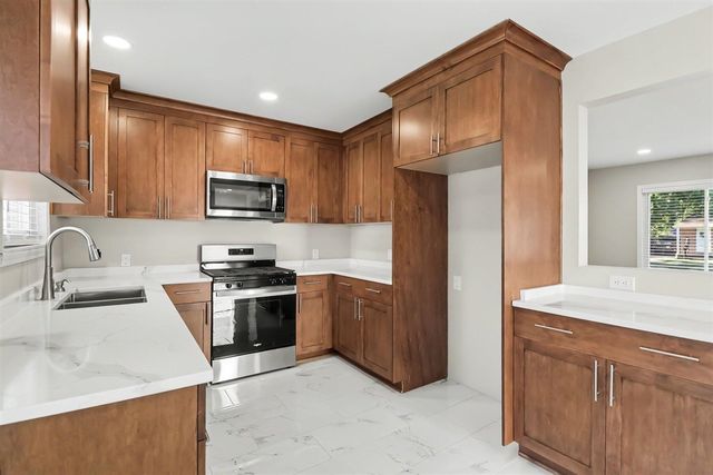 4813 Lutz Drive, Warren, MI 48092