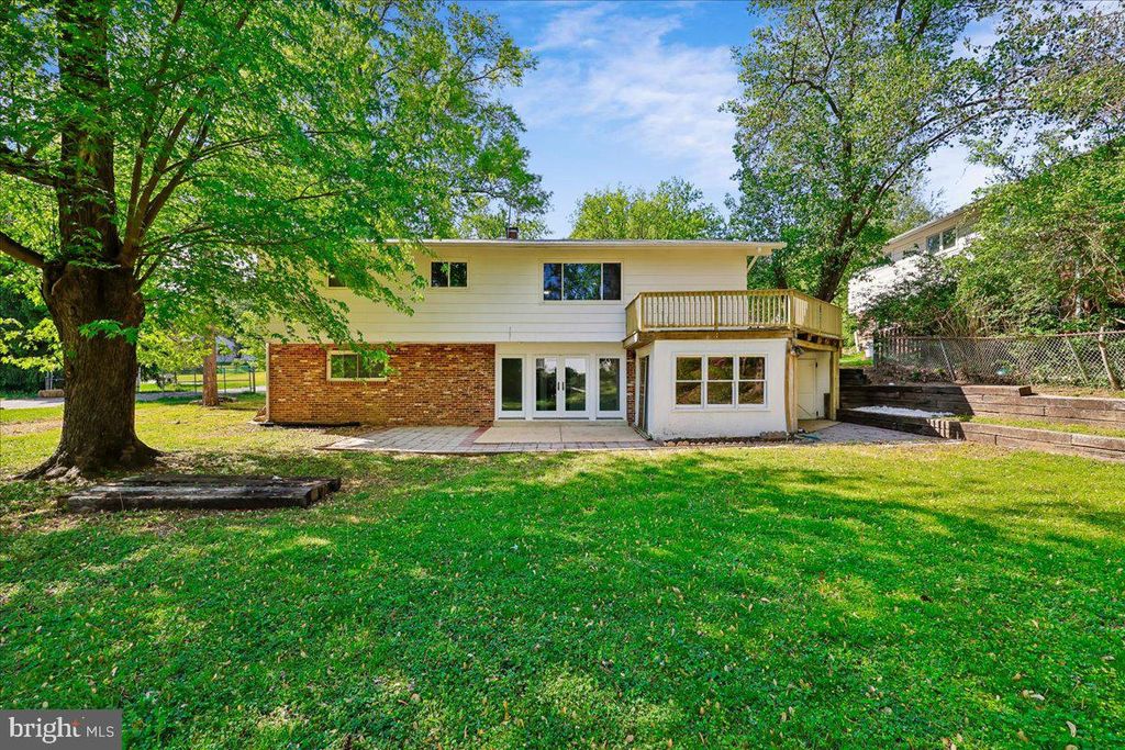 Image 14 of property listing at 11807 STONINGTON PL, Silver Spring, MD 20902