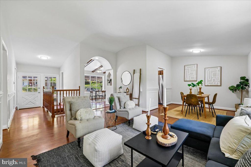 Image 2 of property listing at 11807 STONINGTON PL, Silver Spring, MD 20902