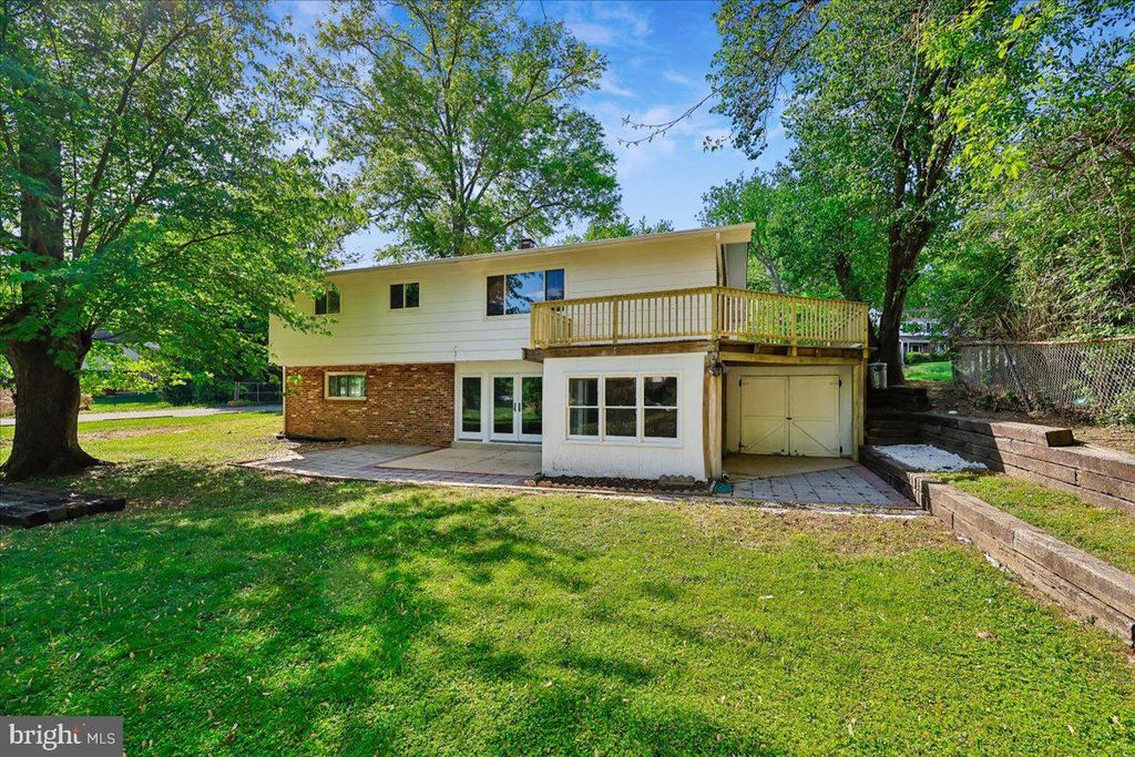 Image 15 of property listing at 11807 STONINGTON PL, Silver Spring, MD 20902