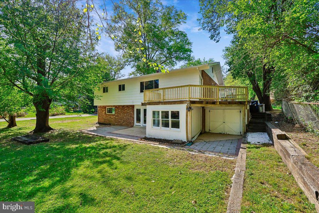 Image 16 of property listing at 11807 STONINGTON PL, Silver Spring, MD 20902