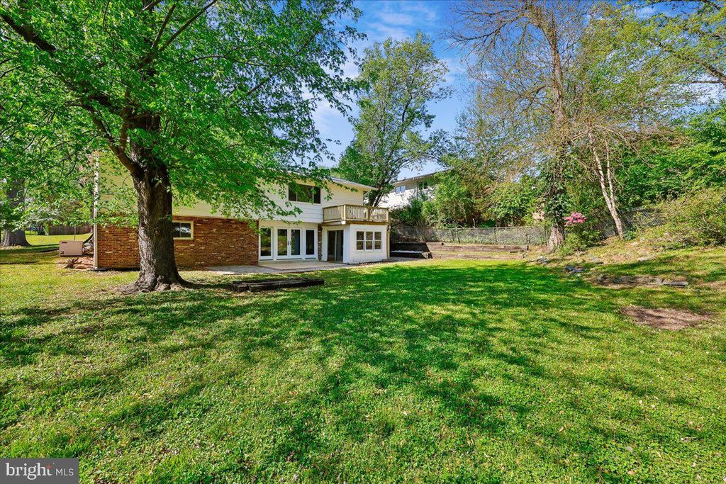 Image 17 of property listing at 11807 STONINGTON PL, Silver Spring, MD 20902