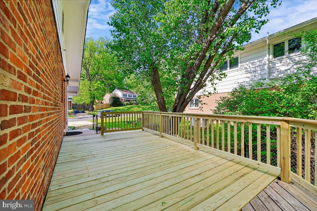 Image 19 of property listing at 11807 STONINGTON PL, Silver Spring, MD 20902