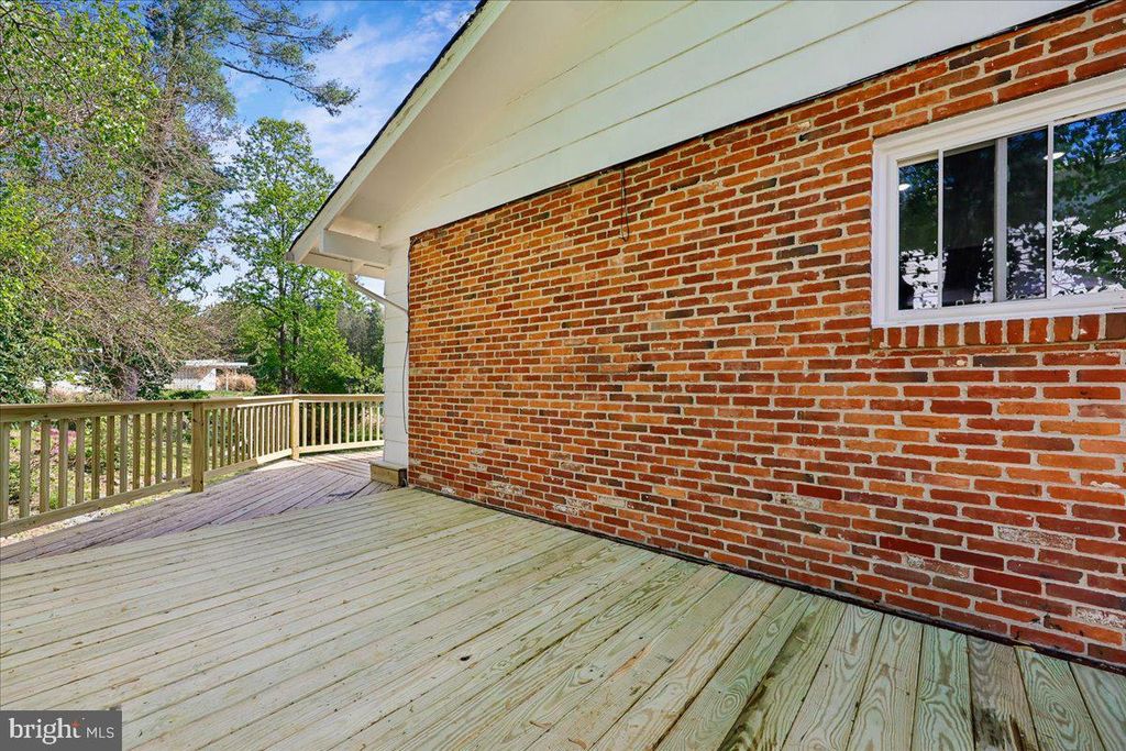 Image 22 of property listing at 11807 STONINGTON PL, Silver Spring, MD 20902