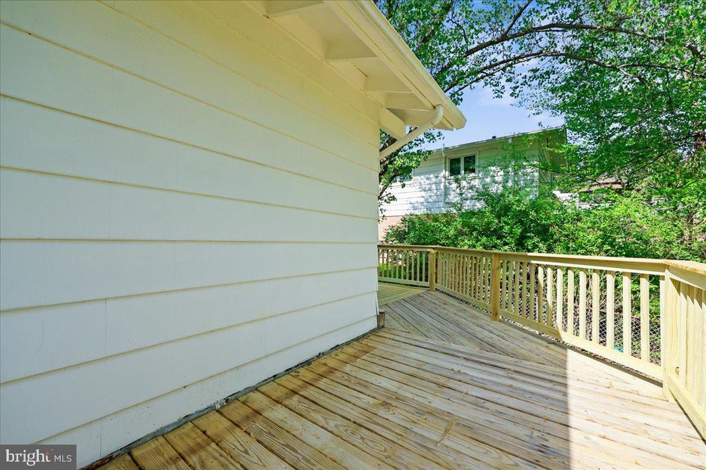 Image 23 of property listing at 11807 STONINGTON PL, Silver Spring, MD 20902