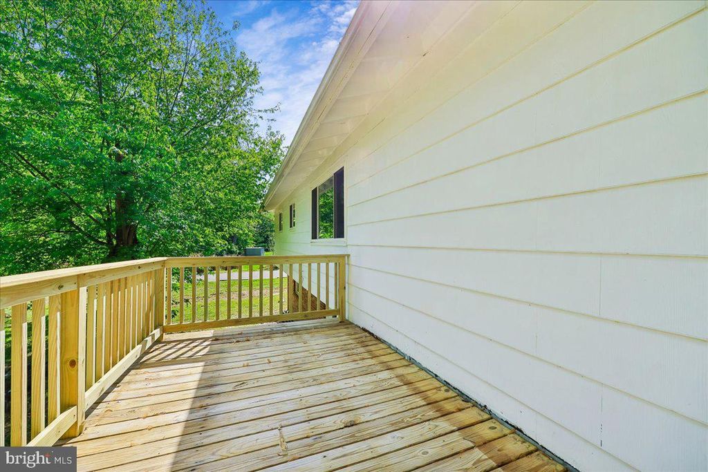 Image 24 of property listing at 11807 STONINGTON PL, Silver Spring, MD 20902