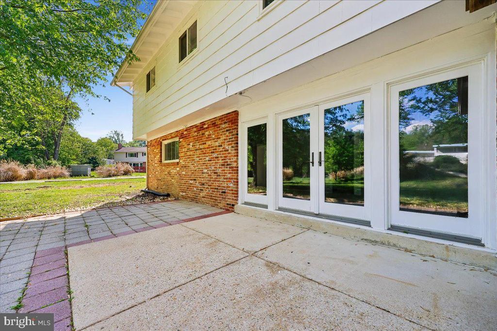 Image 25 of property listing at 11807 STONINGTON PL, Silver Spring, MD 20902