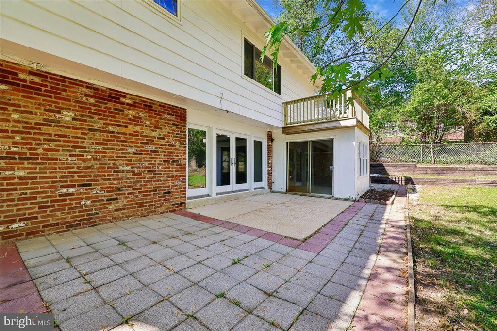 Image 26 of property listing at 11807 STONINGTON PL, Silver Spring, MD 20902