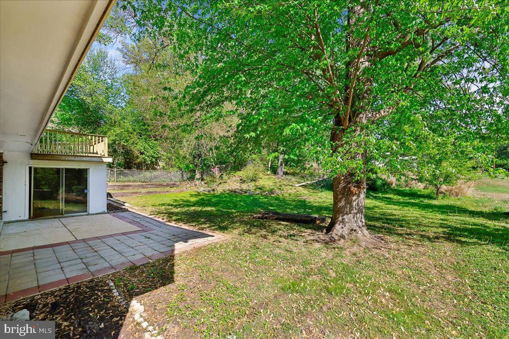 Image 27 of property listing at 11807 STONINGTON PL, Silver Spring, MD 20902